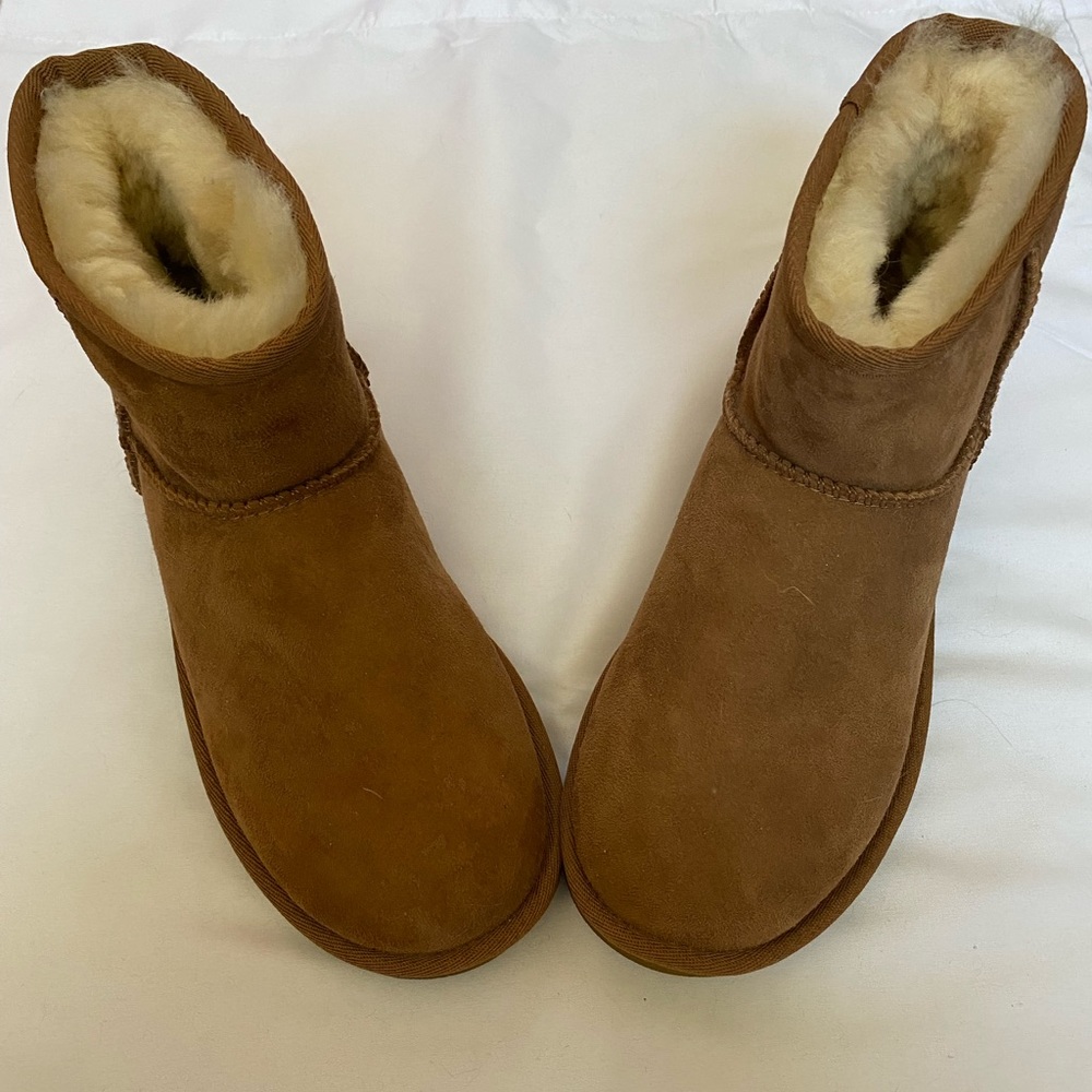 Women’s “Classic Mini II” Ugg Boots Size 5